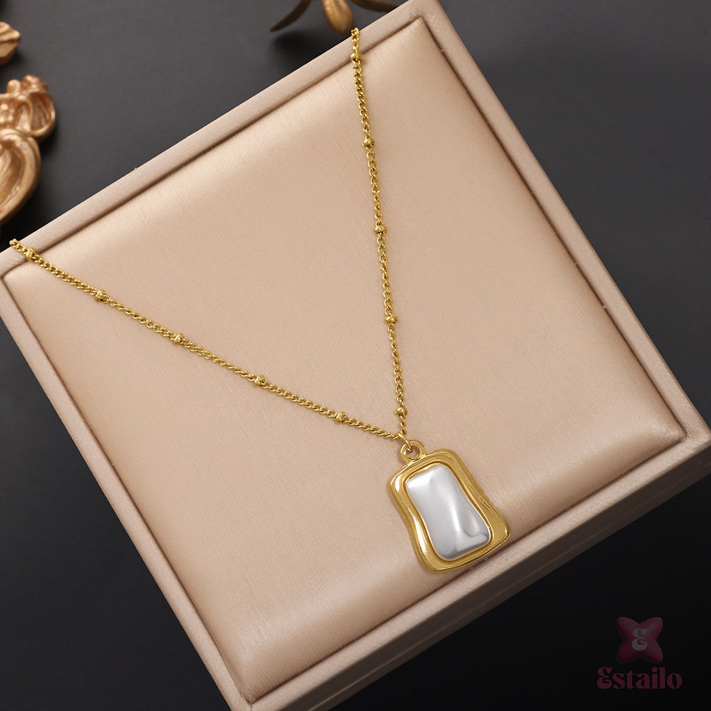 Irregular Pearl Elegance Necklace
