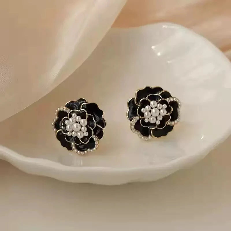 Elegant Black Pearl Floral Stud Earrings